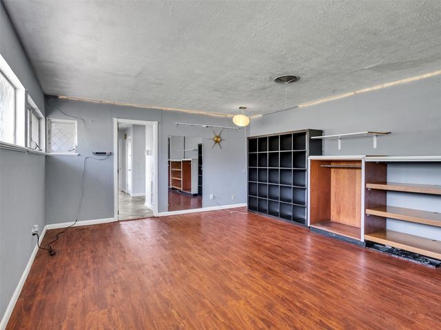 2011 Durrain Ferry Road, Baytown, TX 77520