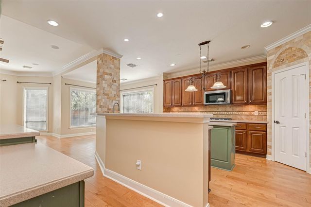 11 Gabled Pines Place, The Woodlands, TX 77382