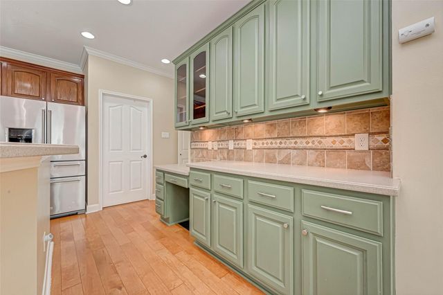 11 Gabled Pines Place, The Woodlands, TX 77382