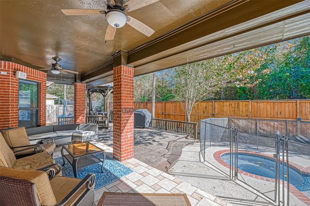 11 Gabled Pines Place, The Woodlands, TX 77382