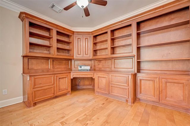 11 Gabled Pines Place, The Woodlands, TX 77382