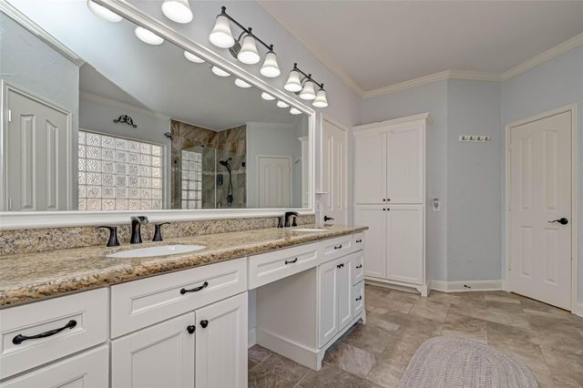 11 Gabled Pines Place, The Woodlands, TX 77382