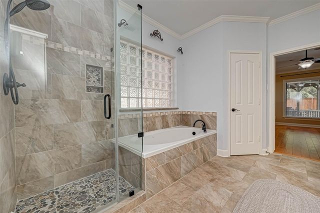 11 Gabled Pines Place, The Woodlands, TX 77382