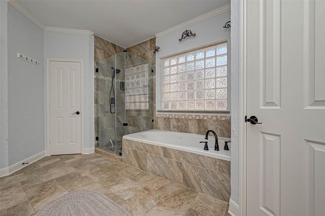 11 Gabled Pines Place, The Woodlands, TX 77382