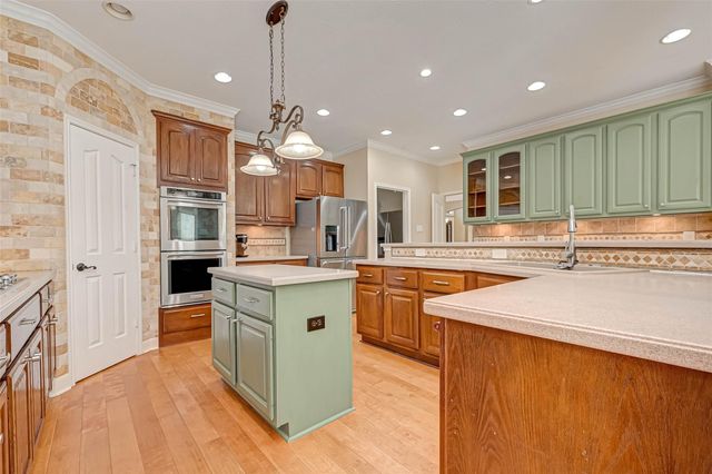 11 Gabled Pines Place, The Woodlands, TX 77382