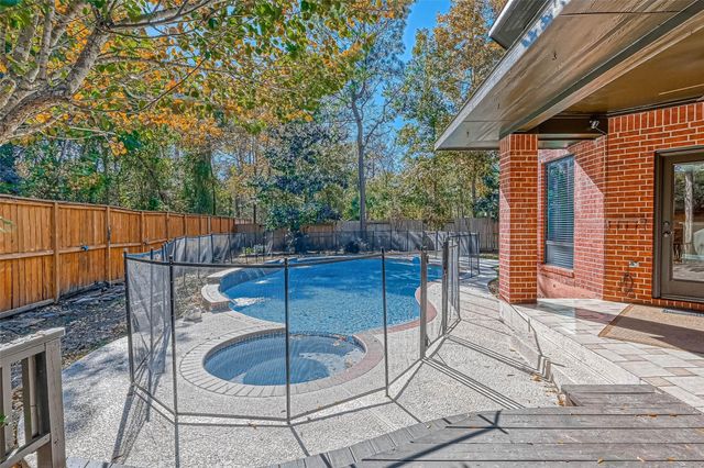 11 Gabled Pines Place, The Woodlands, TX 77382