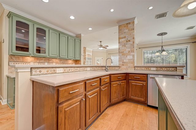 11 Gabled Pines Place, The Woodlands, TX 77382