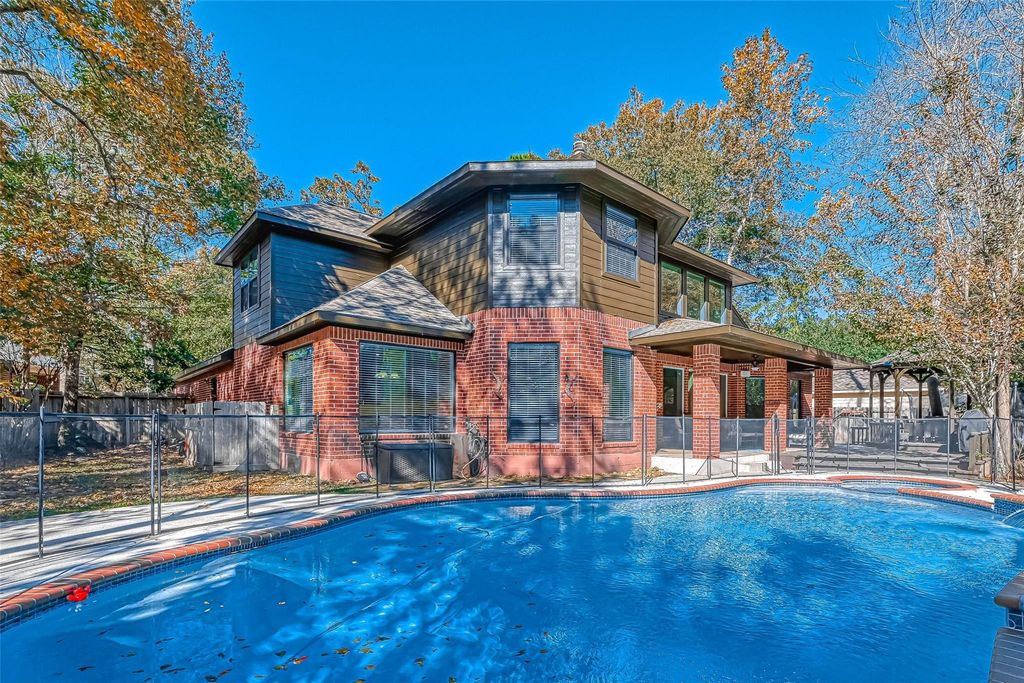 11 Gabled Pines Place, The Woodlands, TX 77382