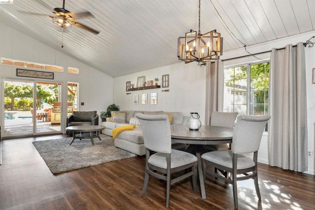 105 W Bolton Rd, Oakley, CA 94561