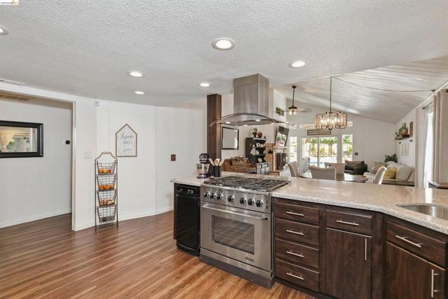 105 W Bolton Rd, Oakley, CA 94561