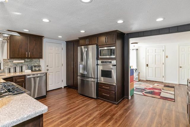 105 W Bolton Rd, Oakley, CA 94561