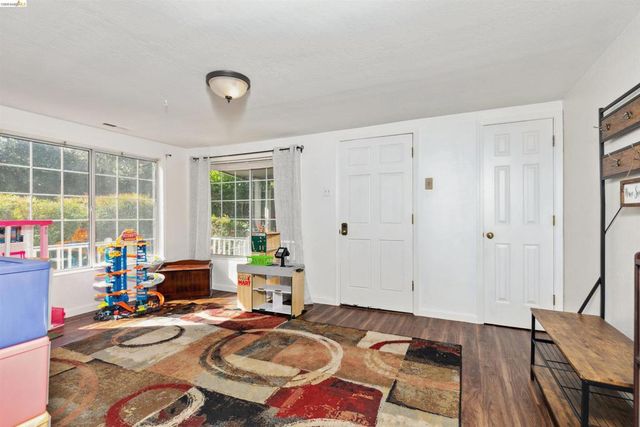 105 W Bolton Rd, Oakley, CA 94561