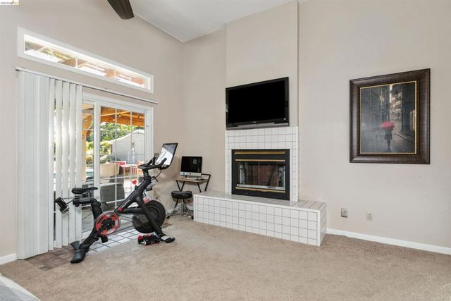 105 W Bolton Rd, Oakley, CA 94561