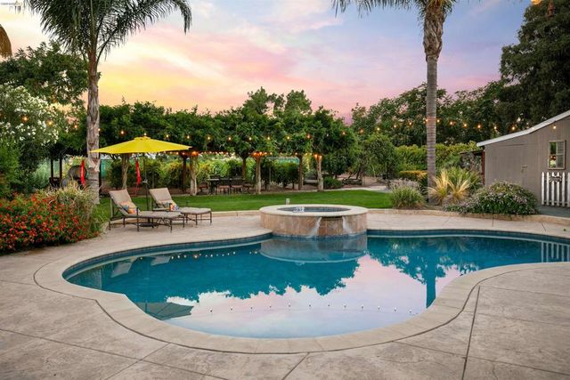 105 W Bolton Rd, Oakley, CA 94561