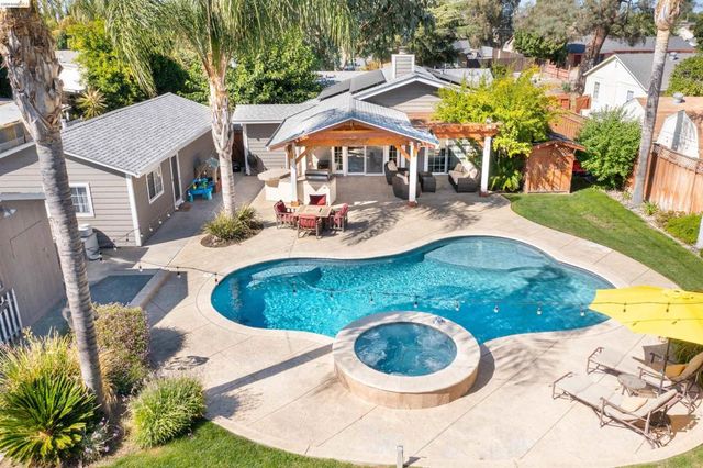 105 W Bolton Rd, Oakley, CA 94561