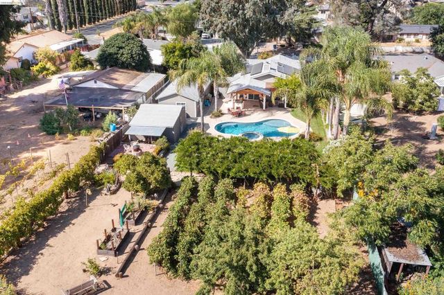 105 W Bolton Rd, Oakley, CA 94561