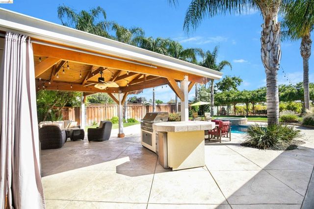 105 W Bolton Rd, Oakley, CA 94561