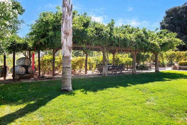 105 W Bolton Rd, Oakley, CA 94561