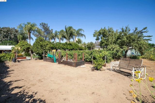 105 W Bolton Rd, Oakley, CA 94561