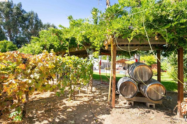 105 W Bolton Rd, Oakley, CA 94561