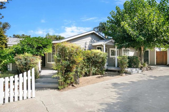 105 W Bolton Rd, Oakley, CA 94561
