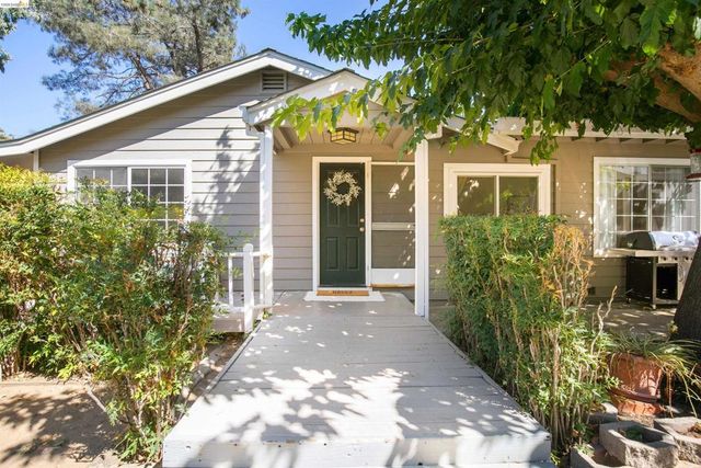 105 W Bolton Rd, Oakley, CA 94561