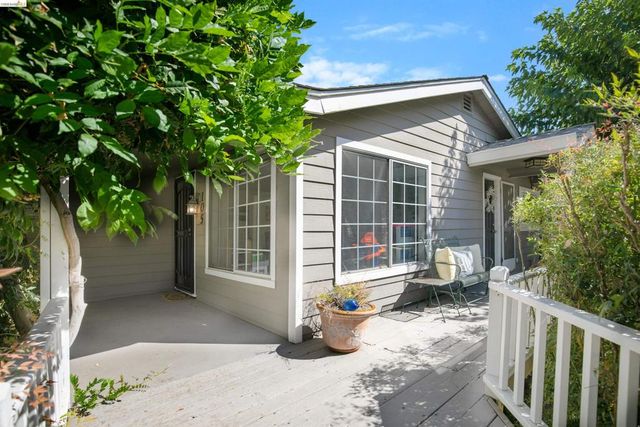 105 W Bolton Rd, Oakley, CA 94561