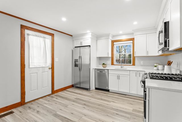 6 Ruth Lane, Hampton, NH 03842