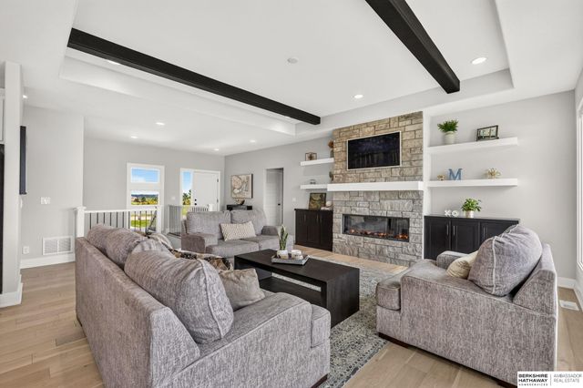 20958 Polk Street, Elkhorn, NE 68022