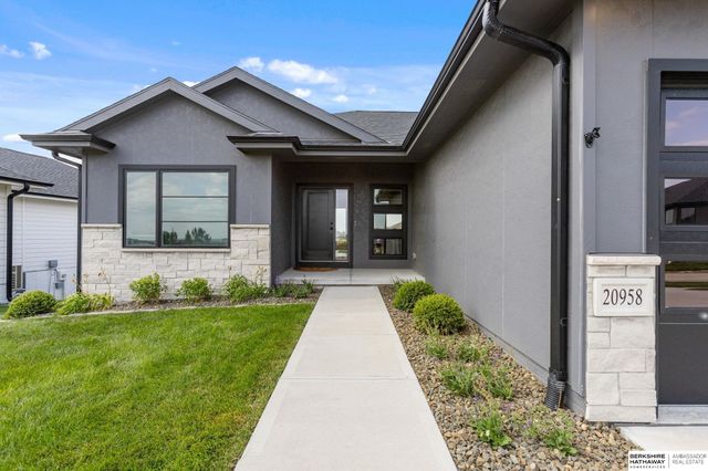 20958 Polk Street, Elkhorn, NE 68022