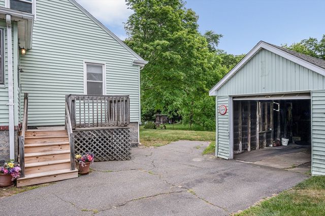 20 Oak Knoll Ave, Chelmsford, MA 01824