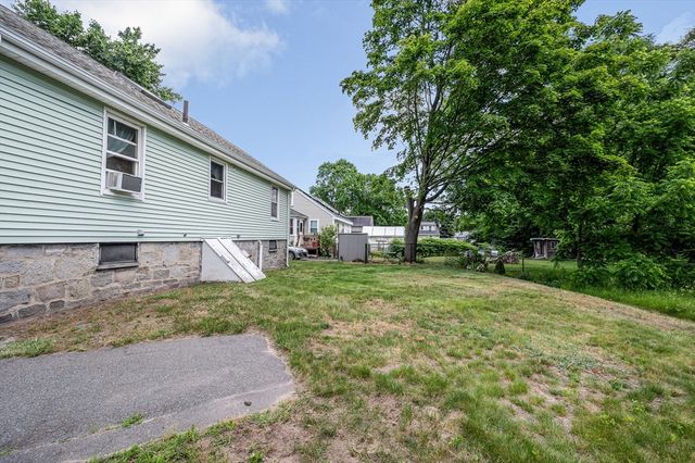 20 Oak Knoll Ave, Chelmsford, MA 01824