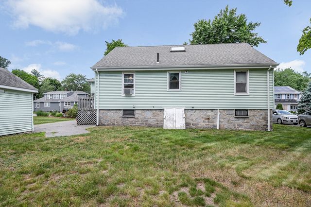 20 Oak Knoll Ave, Chelmsford, MA 01824