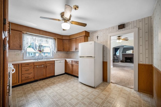 20 Oak Knoll Ave, Chelmsford, MA 01824