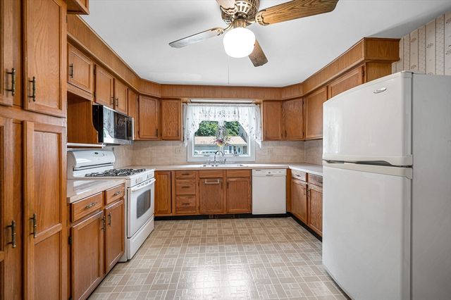 20 Oak Knoll Ave, Chelmsford, MA 01824