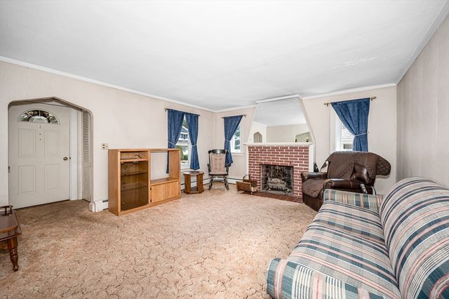 20 Oak Knoll Ave, Chelmsford, MA 01824
