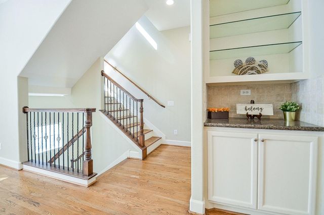 222 Knox Street F, Houston, TX 77007