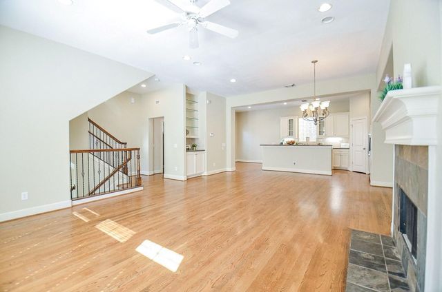 222 Knox Street F, Houston, TX 77007