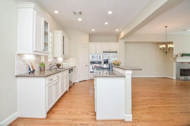 222 Knox Street F, Houston, TX 77007