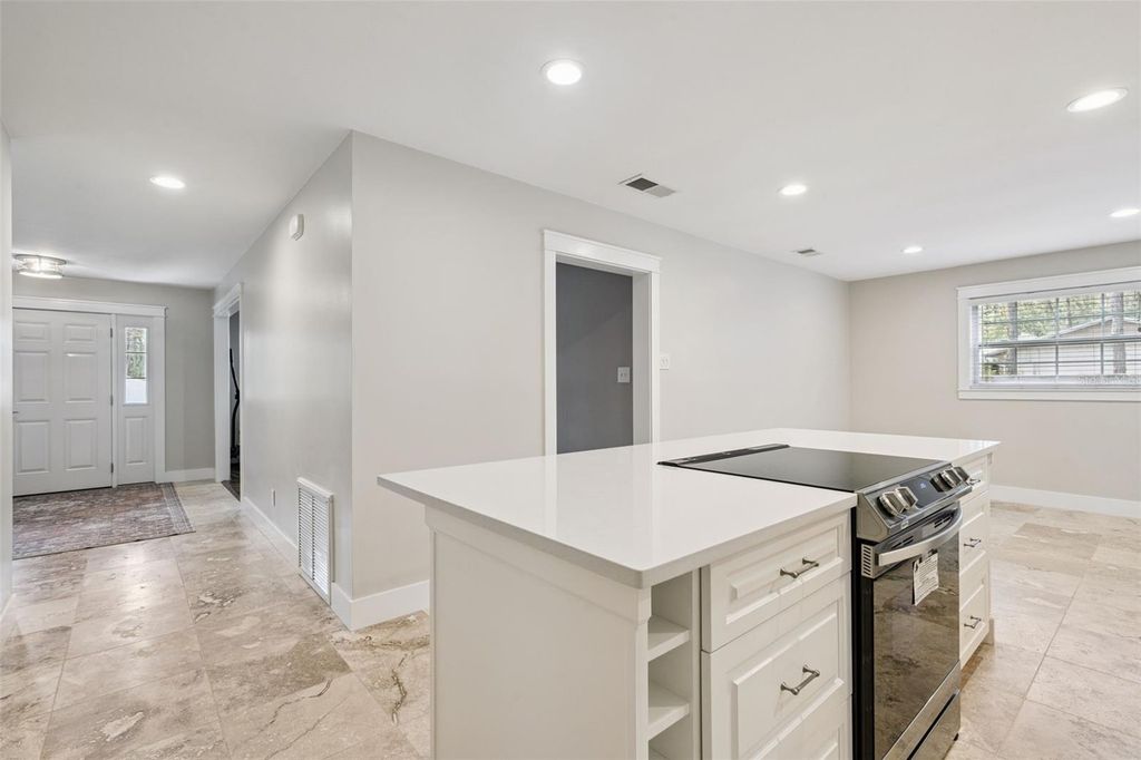 Image 11 of property listing at 14335 FRESNO DRIVE, Orlando, FL 32832