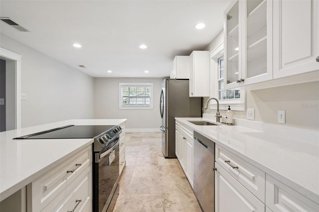 Image 14 of property listing at 14335 FRESNO DRIVE, Orlando, FL 32832
