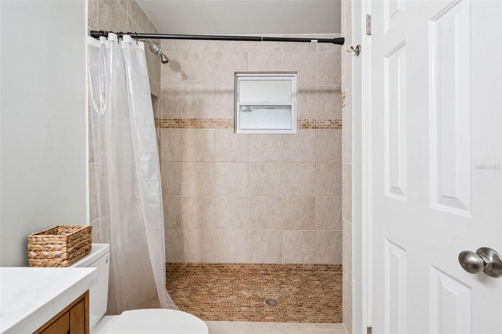 Image 17 of property listing at 14335 FRESNO DRIVE, Orlando, FL 32832