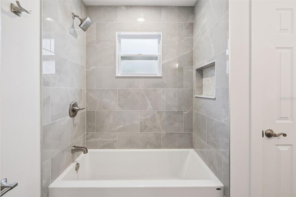 Image 24 of property listing at 14335 FRESNO DRIVE, Orlando, FL 32832
