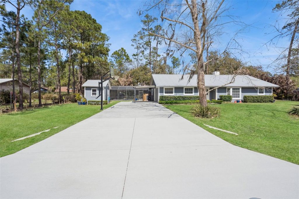 Image 34 of property listing at 14335 FRESNO DRIVE, Orlando, FL 32832