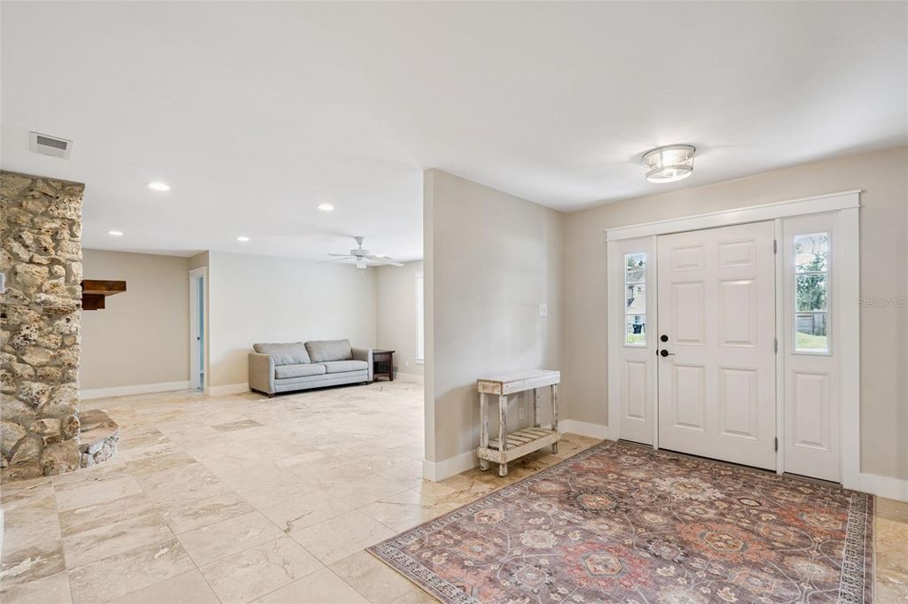 Image 7 of property listing at 14335 FRESNO DRIVE, Orlando, FL 32832