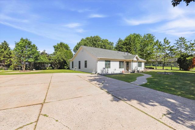7344 S US HWY 45, Oshkosh, WI 54902