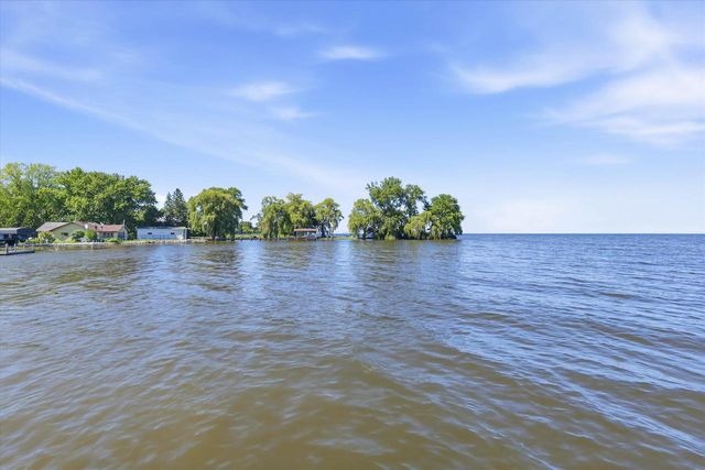 7344 S US HWY 45, Oshkosh, WI 54902