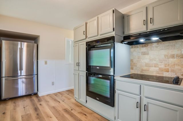 2342 S McAdam Dr, Wichita, KS 67218