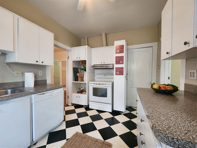 2121 7TH AVENUE W, Bradenton, FL 34205