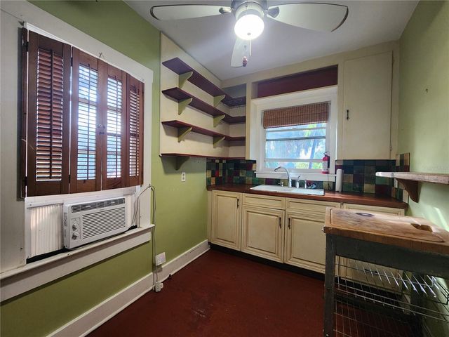 2121 7TH AVENUE W, Bradenton, FL 34205